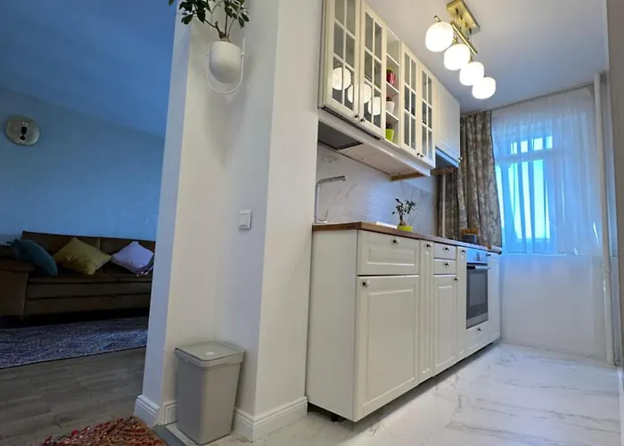 Arc De Triomphe - Free Parking Place