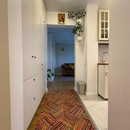 Arc De Triomphe - Free Parking Place * Bucharest