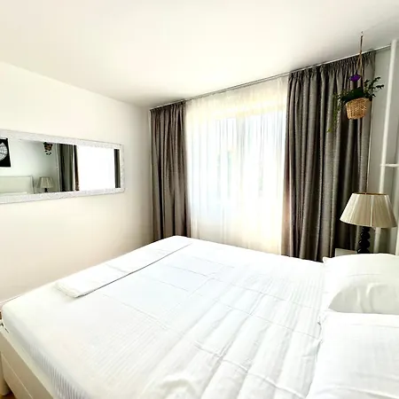 Arc De Triomphe - Free Parking Place *