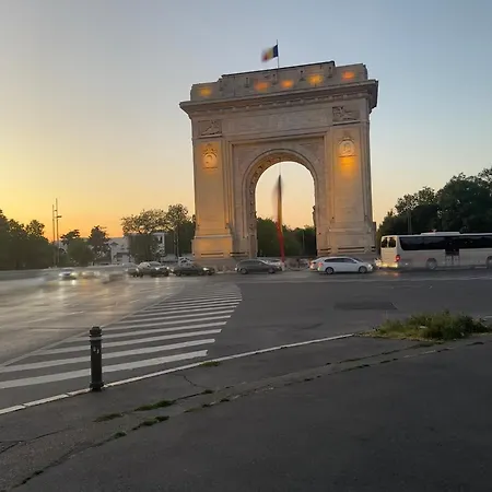 Arc De Triomphe - Free Parking Place 부쿠레슈티
